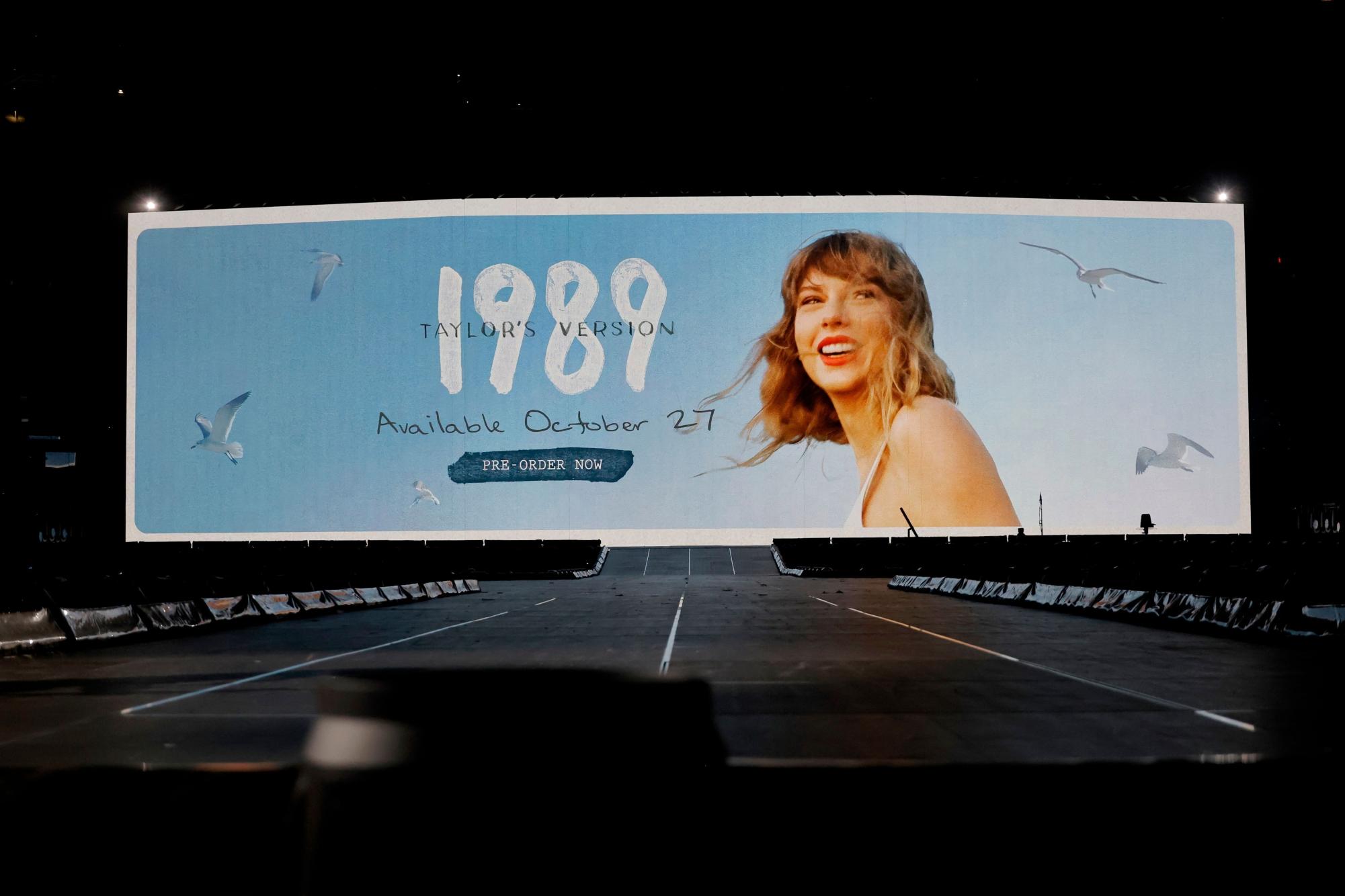 The announcement at her concert for the release of 1989 (Taylor’s Version)!
